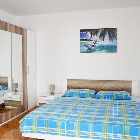 Apartments Mikulic Biograd Na Moru Rom bilde